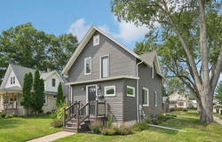 402 W 3rd St, Oconomowoc, WI 53066