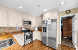 537 ridgewood Dr, Northfield, NJ 08225
