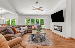 1734 Arthurs Pass, Oconomowoc, WI 53066