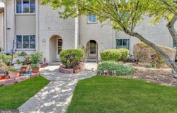 7 TENNYSON DRIVE, PLAINSBORO, NJ 08536