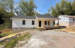 74 GOFF RD, SCARBRO, WV 25855