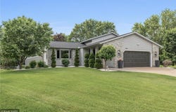 356 James Court, Mahtomedi, MN 55115