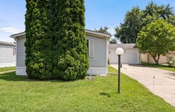 25 Cedar Lane, Sandwich, IL 60548