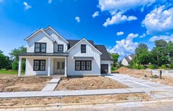 3277 Briarwood Lane, Lewis Center, OH 43035