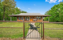 4949 S 196th Road, Halfway, MO 65663