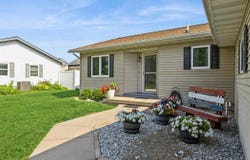 206 Buckeye Ln., Riverside, IA 52327
