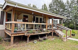 308 Rainey Rd., Moselle, MS 39459
