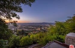7803 Torreyson Dr, Los Angeles, CA 90046