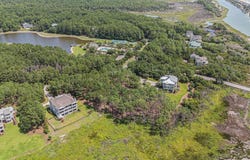 2862 Vanderbilt Blvd., Pawleys Island, SC 29585