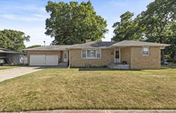 921 W 3rd Place, Hobart, IN 46342