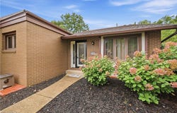 4727 Greenbriar Square NE, Canton, OH 44714