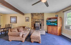 10 Hillside Dr, Brimfield, MA 01010