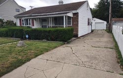915 W Borley Avenue, Mishawaka, IN 46545-5735