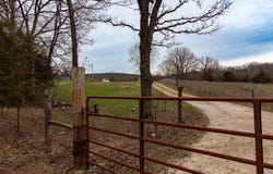476 E 380th Road, Dunnegan, MO 65640