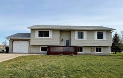101 Sturgis Loop, Lincoln, ND 58504