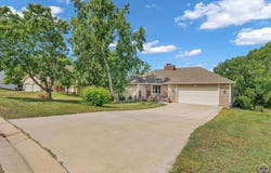 3725 SW Kings Forest RD, Topeka, KS 66610