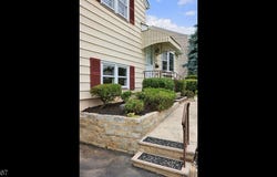 16 Cutler Pl, Clark Twp., NJ 07066-1713