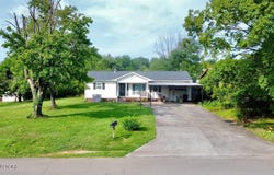 2620 Marshall St, Maryville, TN 37804