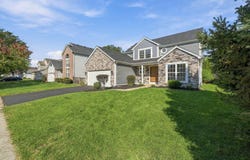 1818 W Pebblestone Dr, Romeoville, IL 60446