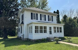 101 E Division, SHANNON, IL 61078