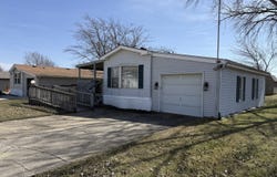 582 Bureau, Mahomet, IL 61853