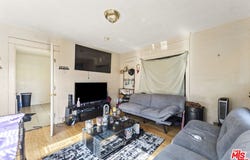 1253 E 76th Pl, Los Angeles, CA 90001