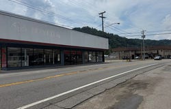 912 South Lake Drive, Prestonsburg, KY 41653
