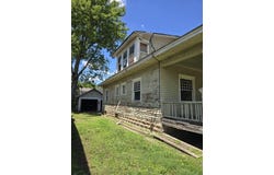 915 Stewart St, Winfield, KS 67156