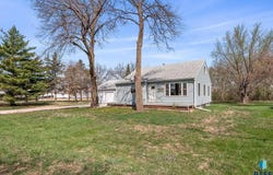 500 E Willow St, Harrisburg, SD 57032