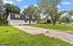 22 TECUMSEH TRAIL, BROWNS MILLS, NJ 08015