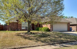 544 E Forest Lane, Mustang, OK 73064