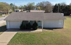 121 E 11th St, Harper, KS 67058