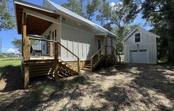 216 15th St, Apalachicola, FL 32320