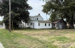 104 S MAIN Street, Smithfield, IL 61477
