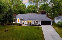 11 W Bridlespur Drive, Kansas City, MO 64114