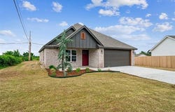 919 E 11th Street, Claremore, OK 74017