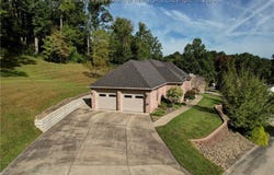 13 Keeneland Lane, Hurricane, WV 25526