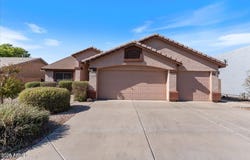 8026 W HILTON Avenue, Phoenix, AZ 85043