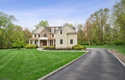 8 Forest Dr, Mendham Boro, NJ 07945-1615