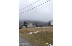 105 W Ash St, LaFollette, TN 37766