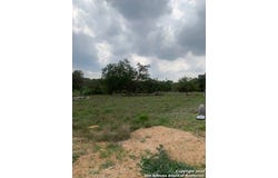 102 Savannah Ct, Blanco, TX 78606