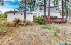 4 El Paraiso Dr, Montezuma, NM 87731-1000