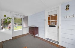 4 Saratoga Dr, Worcester, MA 01606