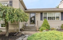 8 Spruce Avenue, Middletown, RI 02842