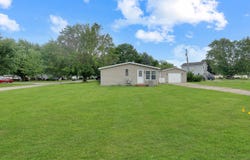 11131 N Wawasee Circle, Cromwell, IN 46732-9690
