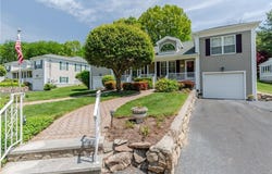 32 Orchard Meadows Drive, Smithfield, RI 02917