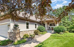 1323 Holly Avenue N, Oakdale, MN 55128