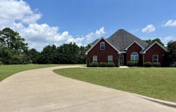 25 Holli Ln, Muscle Shoals, AL 35661