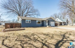 209 S Albert St, Freeman, SD 57029
