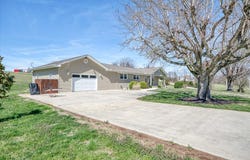 1211 Lovelady Rd, Byrdstown, TN 38549